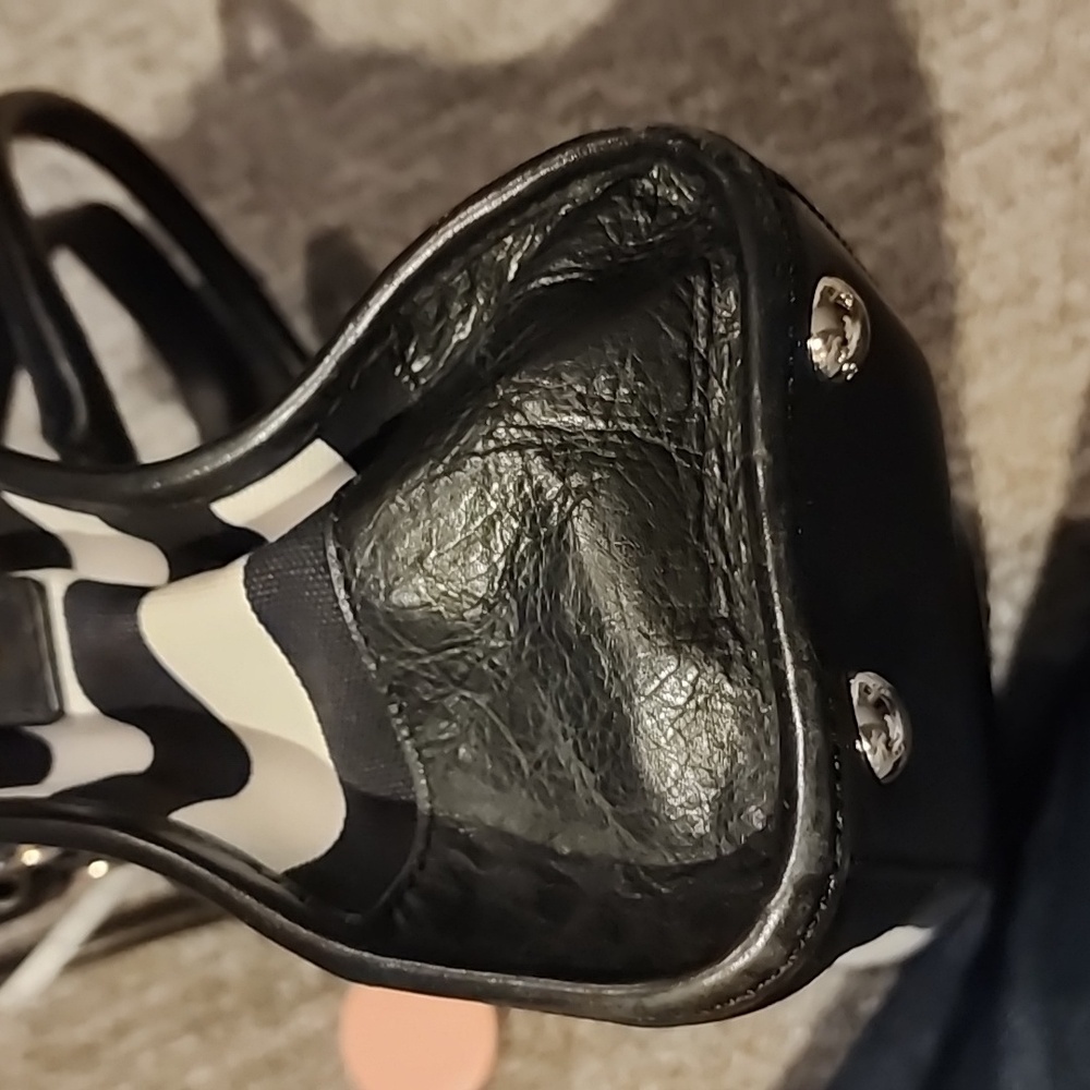 Michael kors Hamilton medium satchel cross body bag. Black/white/gold - Picture 12 of 16